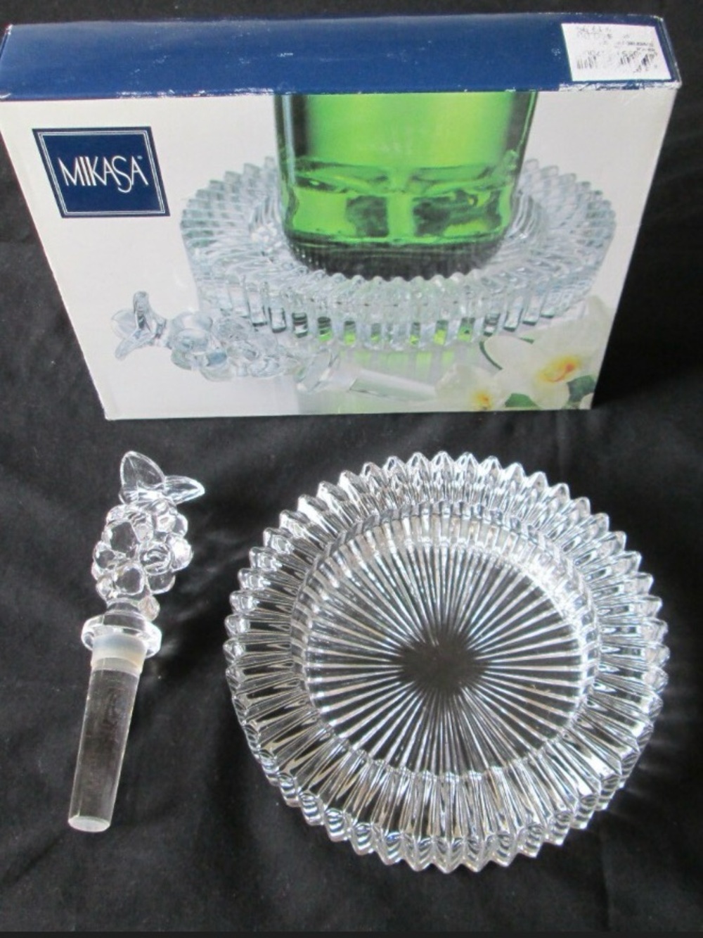 Mikasa Clear Crystal Round Serving Plate with Decorative Glass Stopper